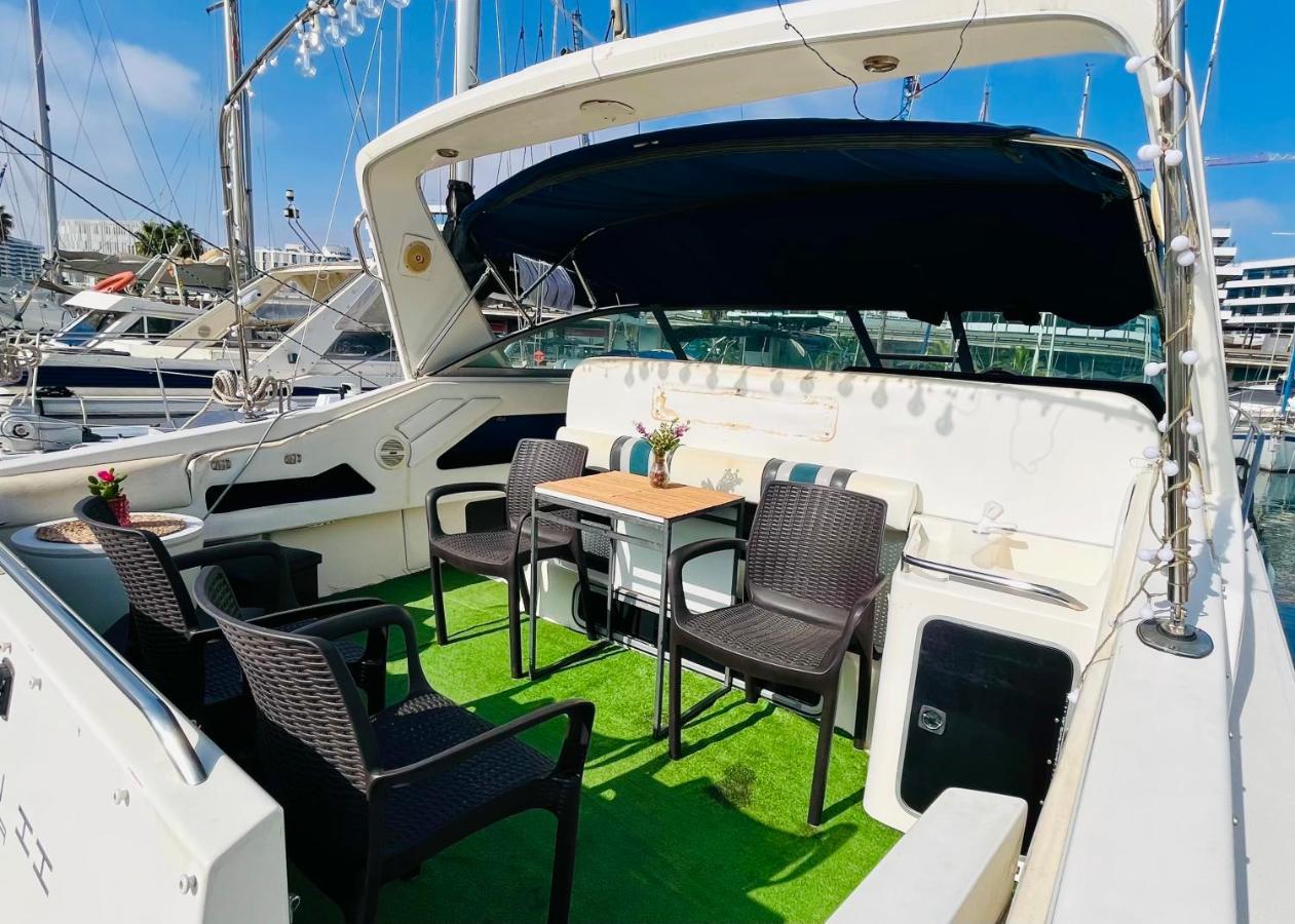 Yacht Hotel Barcelona Sant Adria de Besos Exterior photo